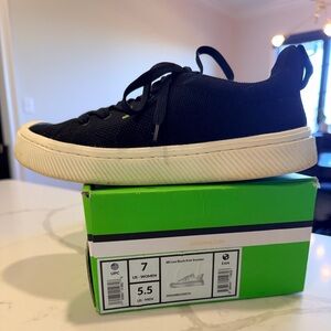 Cariuma Black Knit Sneakers